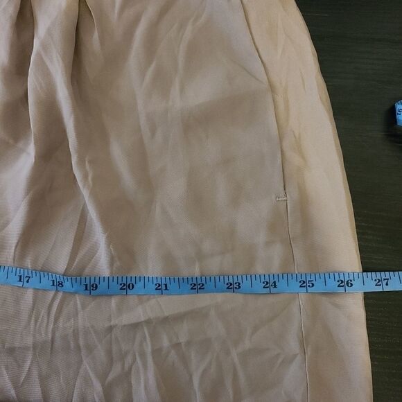 Jess Lightweight Beige Pull-on Pleated Shorts L - Picture 7 of 9